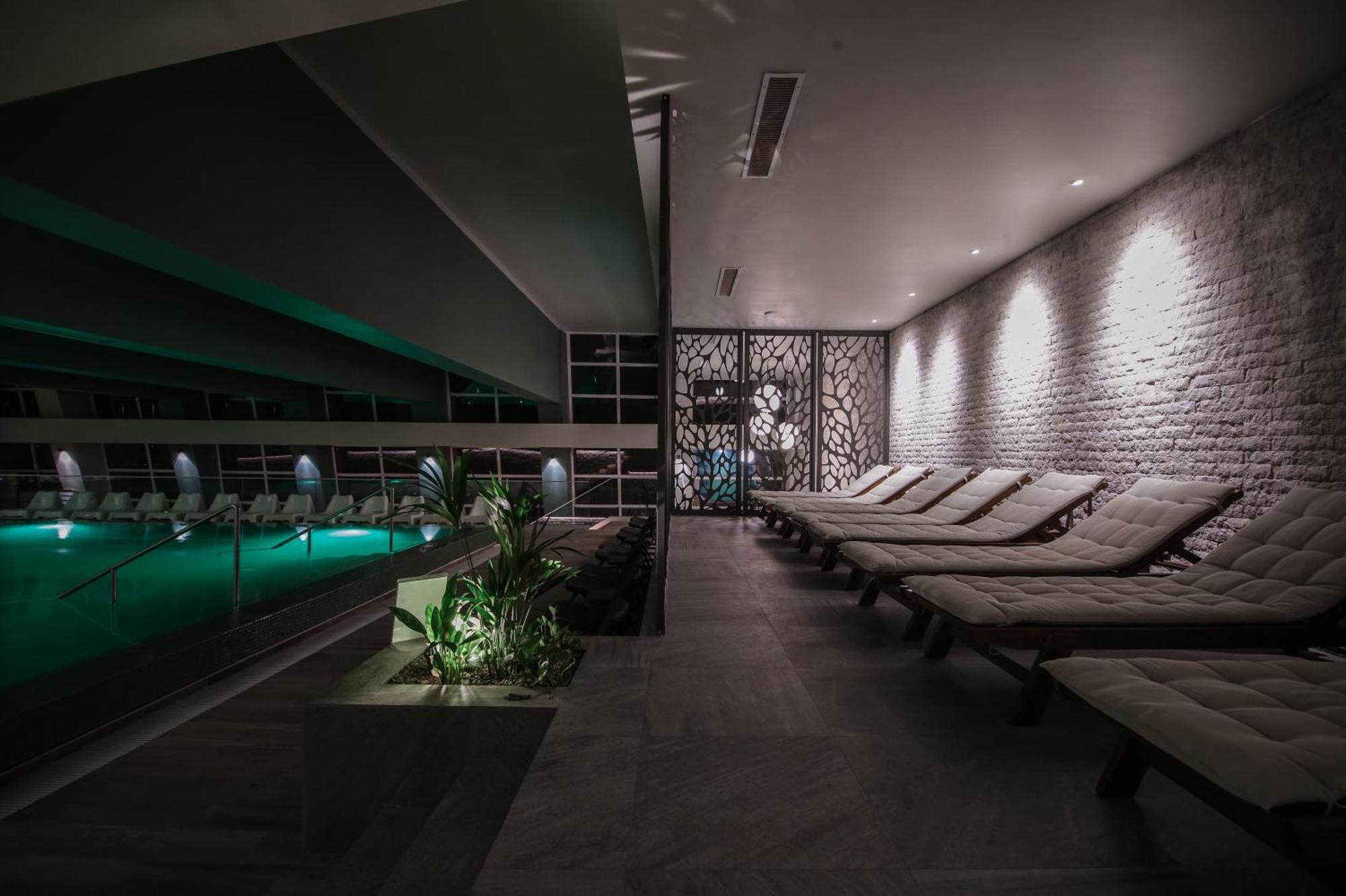 Bacolux Afrodita Resort & Spa, Herculane Băile Herculane エクステリア 写真