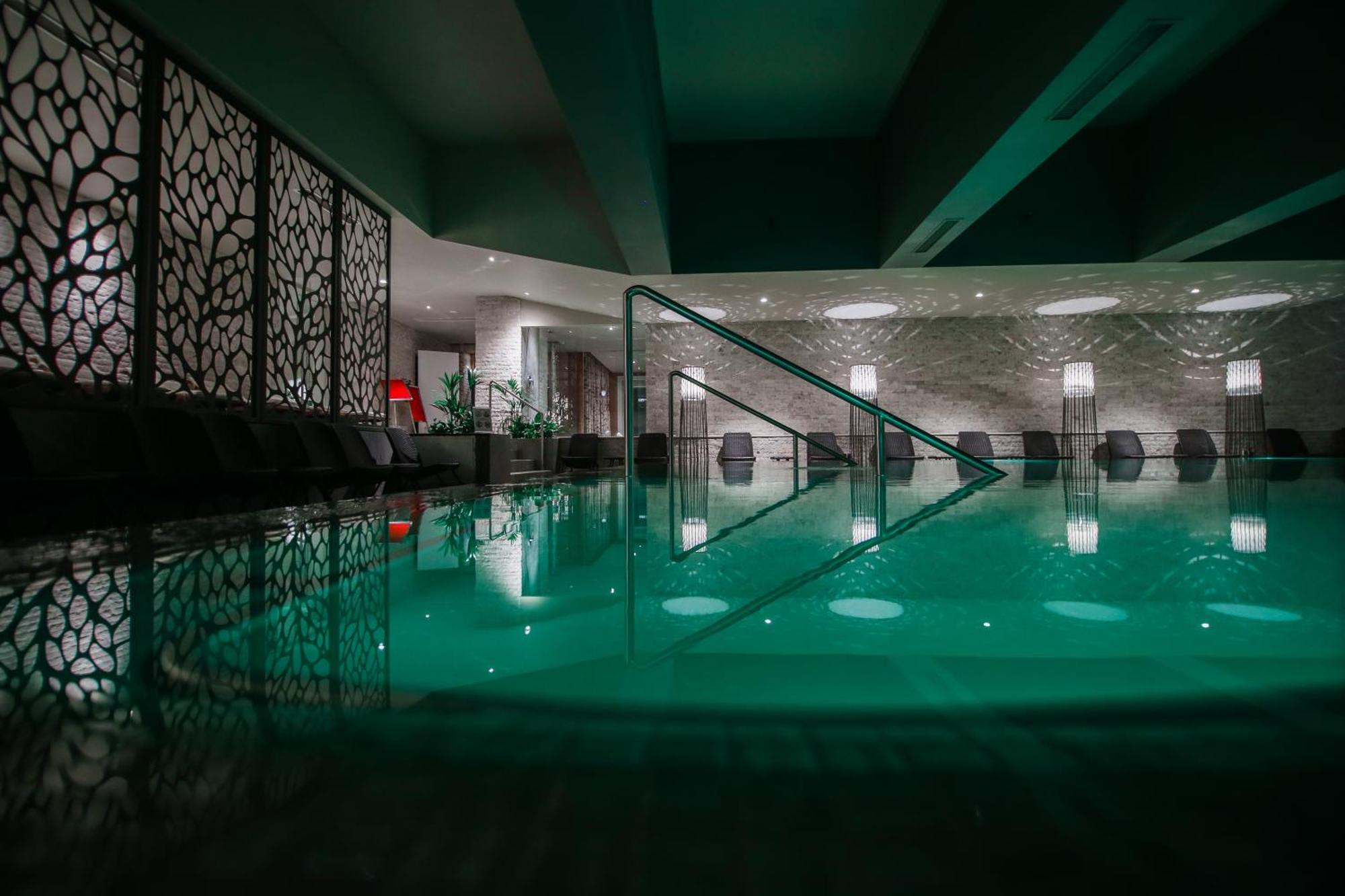 Bacolux Afrodita Resort & Spa, Herculane Băile Herculane エクステリア 写真